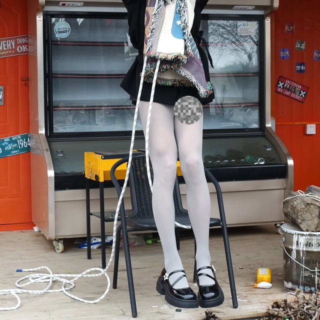 灰丝首吊/Grey Hanging