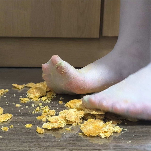鱼子酱 白丝x面包